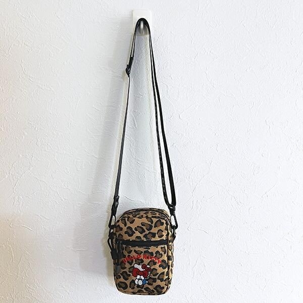 キティのショルダーバッグ