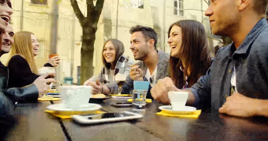 ROIフィルター処理後（1080p60、AVC、830kbps、顔とそれ以外の圧縮率が異なる）