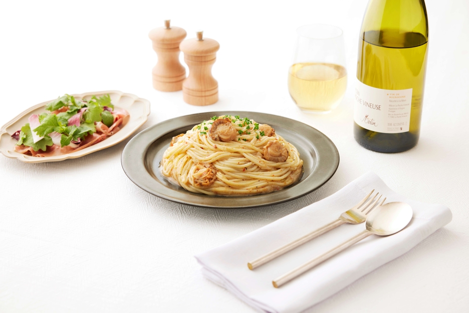 『陸奥湾産ベビー帆立の旨みとからすみの香りを楽しむペペロンチーノ』セッティング