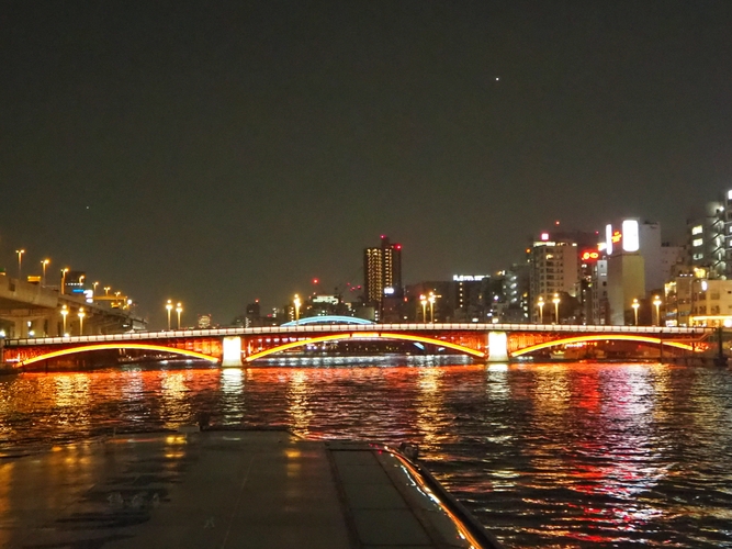 ライトアップされた橋