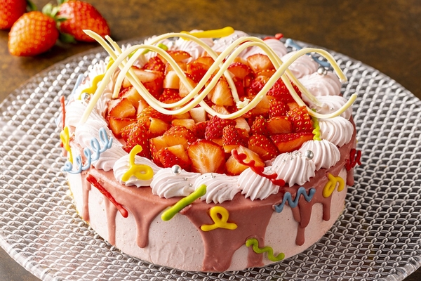 ストロベリードリップケーキ