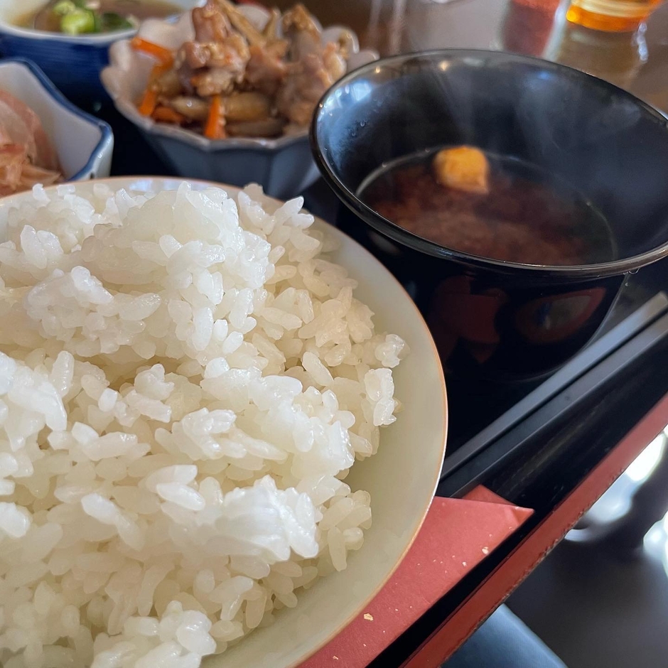 ご飯赤だしおかわりOK