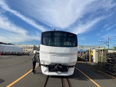 前面をシートで覆って出発