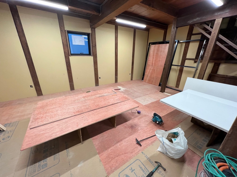 改装中の蔵(内観)1