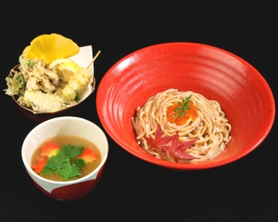 “紅葉の日(11月10日)”から、期間限定で新宿に登場！ 真っ赤に染まる“癒やし”のスープ『御苑 紅葉つけ麺』