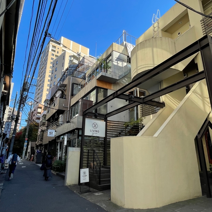 店舗は二階にございます　