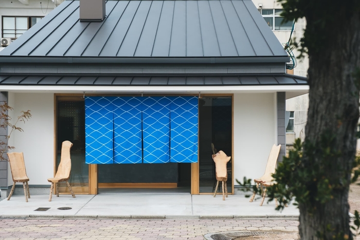 皆生温泉街の中心にある和菓子店「湯ノ塩」