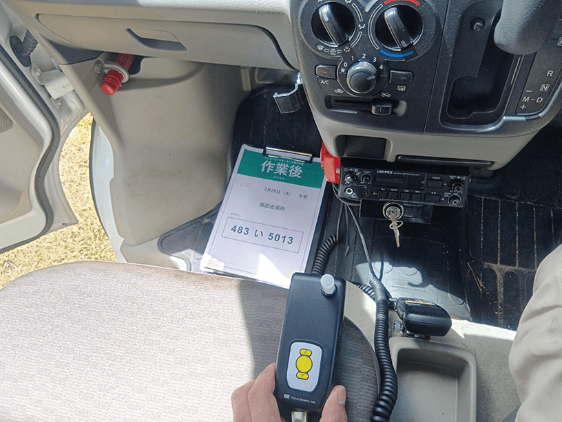 福岡市公用車アルコールインターロック設置車両内_センサー部分