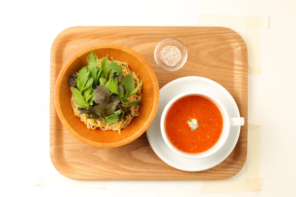 見た目や香りにも拘ったトマトメニューが魅力の 女性向けトマトヌードルのお店「Noodle Cafe Tomato Style」 　大阪駅前のLINKS UMEDA 1Fにオープン！