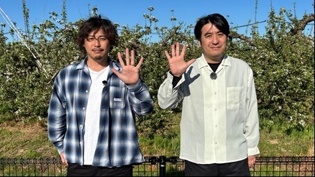 平子祐希(左)、佐久間宣行(右)
