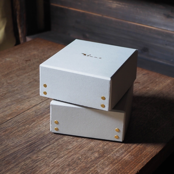愛知県の老舗の箱屋さんで作っていただいた専用のギフトボックス