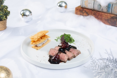 【肉料理】 短角フィレのグリエ トピナンブールとオレンジのミルフィーユ、 フランボワーズと黒胡椒のバルサミコソース (グレードアップ +2,000円)