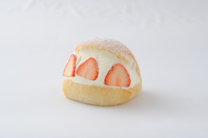 ふんわり自家製イチゴ　マリトッツォ