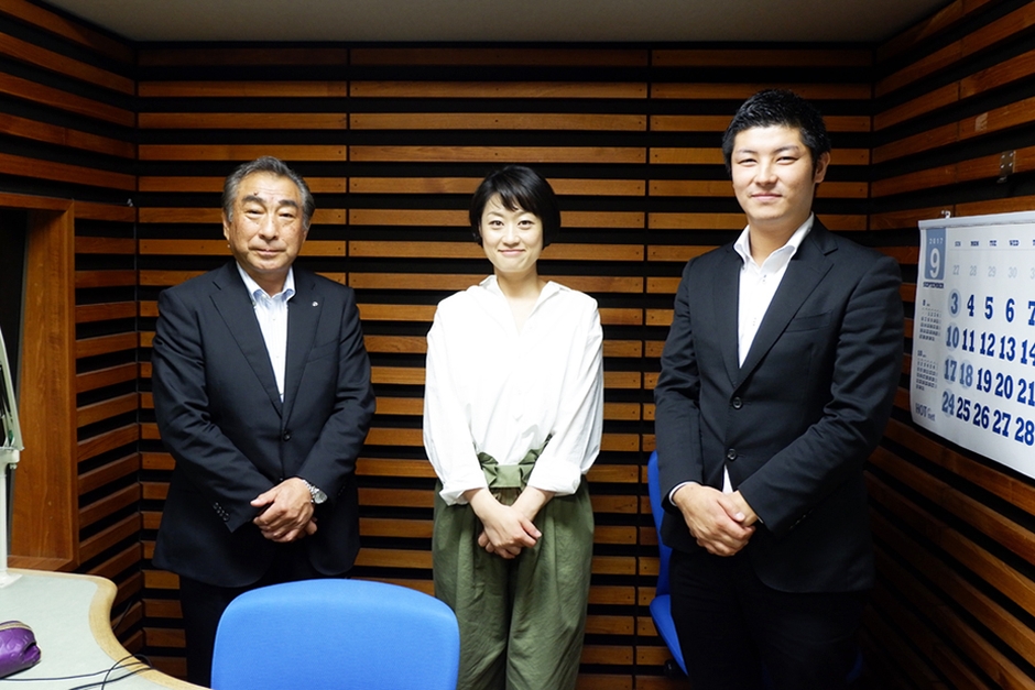 ラジオ 「AIR-G' brilliant days」収録時の集合写真 1