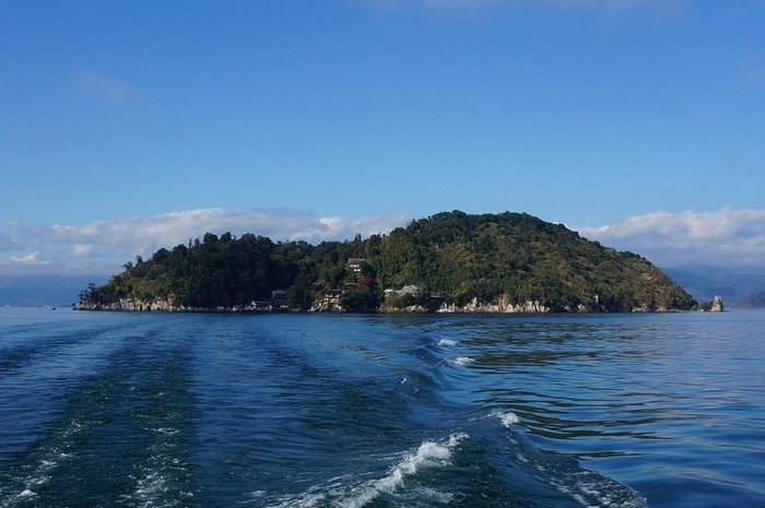 竹生島冬全景