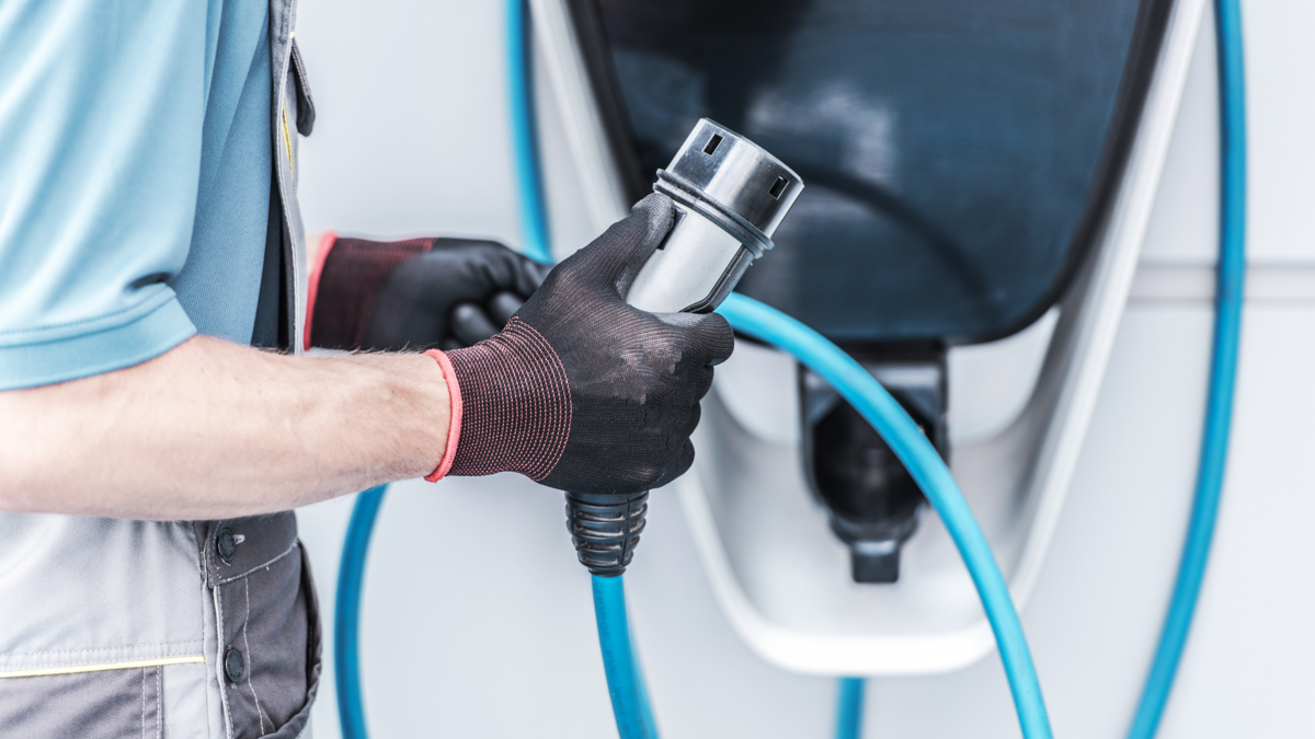 EV用急速充電システム（高出力充電器）は2030年までに年率30.0％で成長