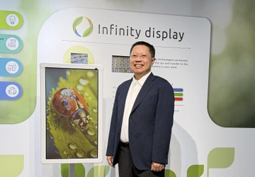 31.5型で唯一量産対応の太陽光発電eペーパー、台湾IRIS Optronicsが発表　屋内では400ルクスで1日4回更新分を発電