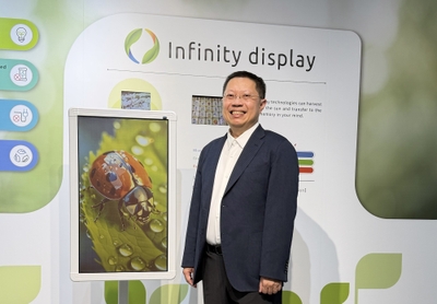 IRIS Optronics、量産対応の新型31.5インチ屋外ディスプレイで、Infinity®ソーラー発電対応ChLCD電子ペーパーシリーズをさらに強化。（写真はIRIS Optronics 会長兼CEOの廖奇璋（Albert Liao）博士）