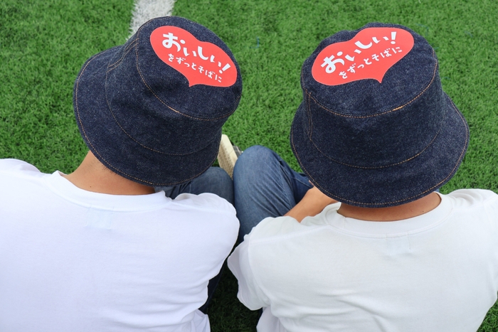 福山シティFCの名執 龍選手(左) 藤井 敦仁選手(右)が着用くださいました!(2)