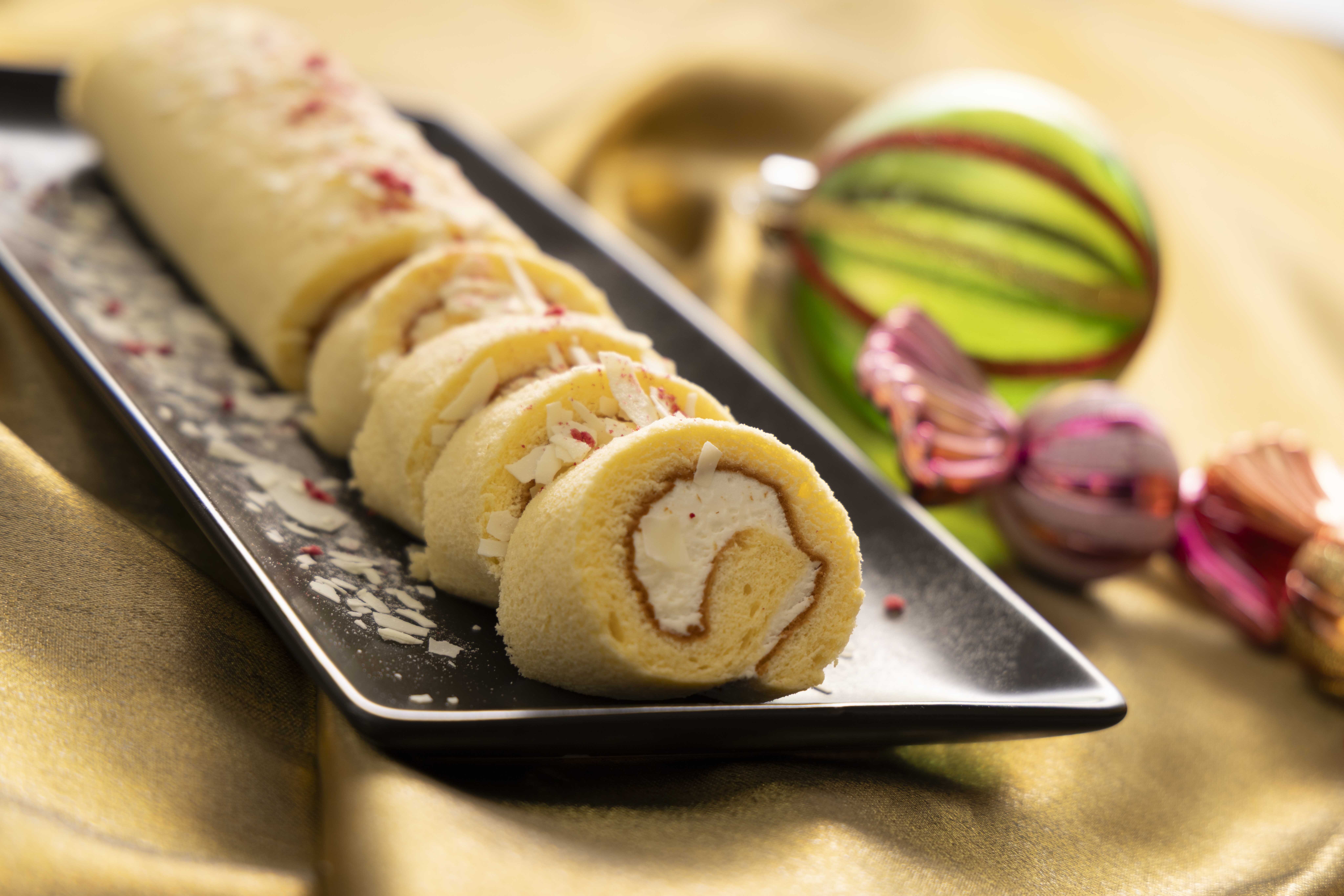 スノーマンが微笑む冬のひととき~柚子はちみつロール