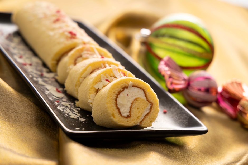 スノーマンが微笑む冬のひととき～柚子はちみつロール