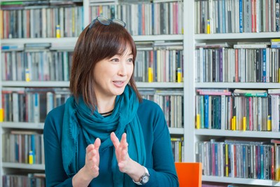 高島礼子さん　ラジオ出演前の打ち合わせ