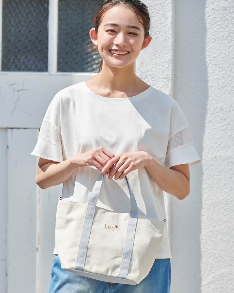 ★Lee(R)トリプルコラボアイテム　ミニトートバッグ¥3,957　キャンバストート素材でハンドルと底にキキ＆ララのイメージカラーを使用。