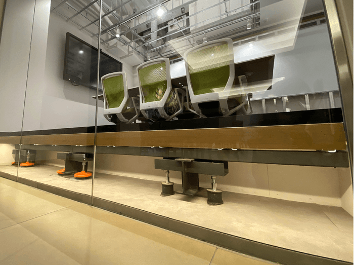 防振浮床(側面より)