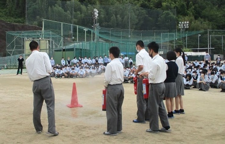 令和4年(2022年)の避難・防災訓練(初期消火訓練)の様子