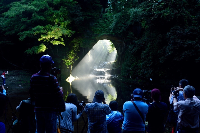 清水渓流広場(濃溝の滝・亀岩の洞窟)