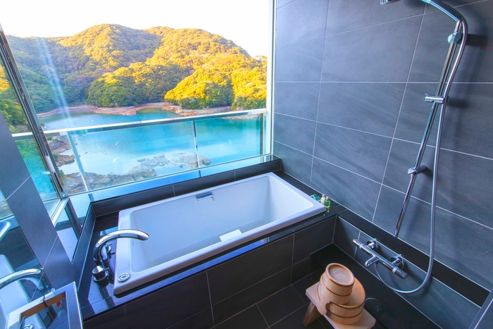 海に面した 和風呂