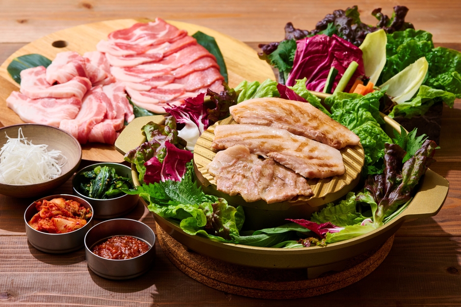 ムーガタ鍋 × サムギョプサル × 50種のドリンクで夏を満喫