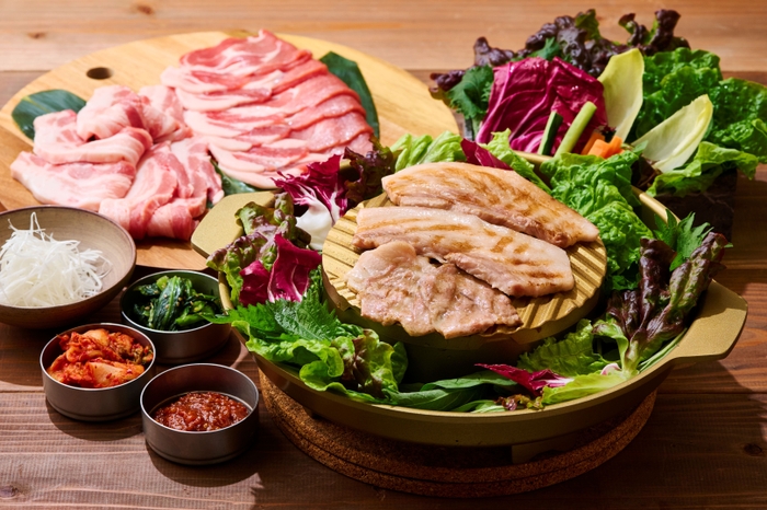 ムーガタ鍋 × サムギョプサル × 50種のドリンクで夏を満喫