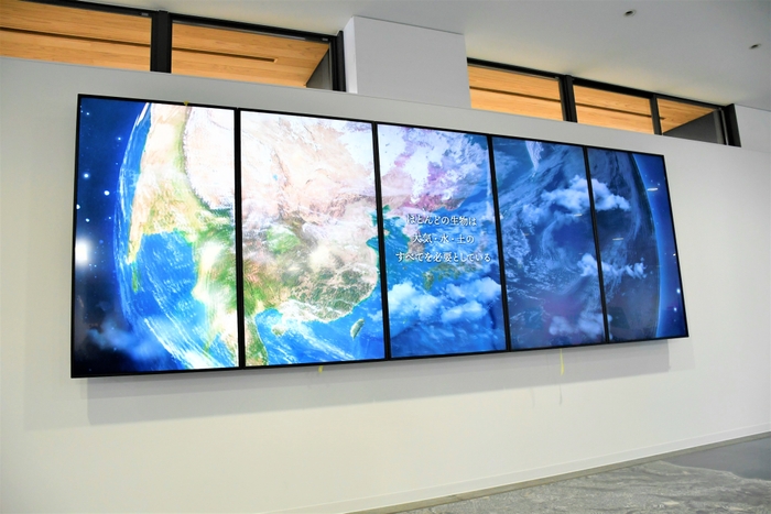 ゾーン1:奇跡の星・地球(入口液晶パネル)