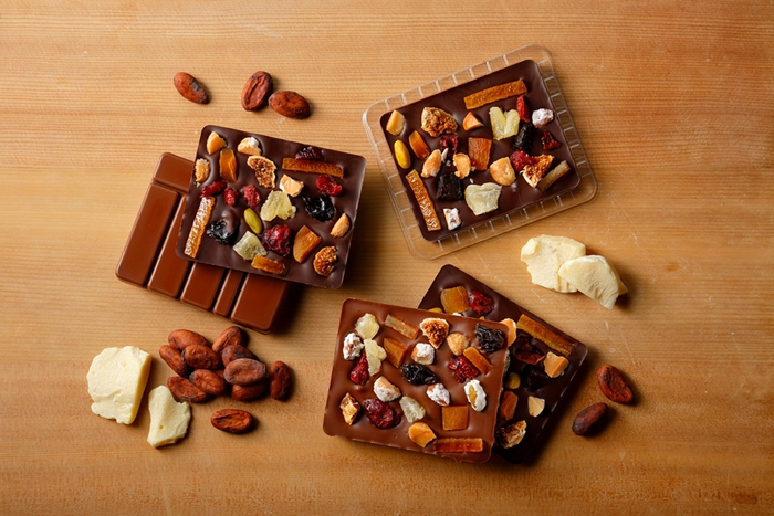 「Bean to Bar LABO ~カカオ豆から作る本格チョコレートキット~」2,980円(税別) ※写真はイメージです。ナッツやドライフルーツは付属しておりません。