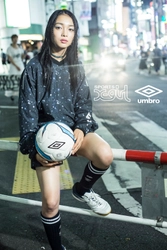 「X-girl Sports」と「UMBRO」のコラボアイテム9/1発売！ 　宇宙柄や両ブランドのロゴを組み合わせたコレクション