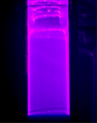 図1.新たに開発したプラズマ装置での処理の様子