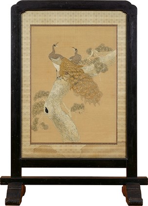 「松に孔雀図刺繍衝立」(九里学園高等学校蔵)【後期展示】