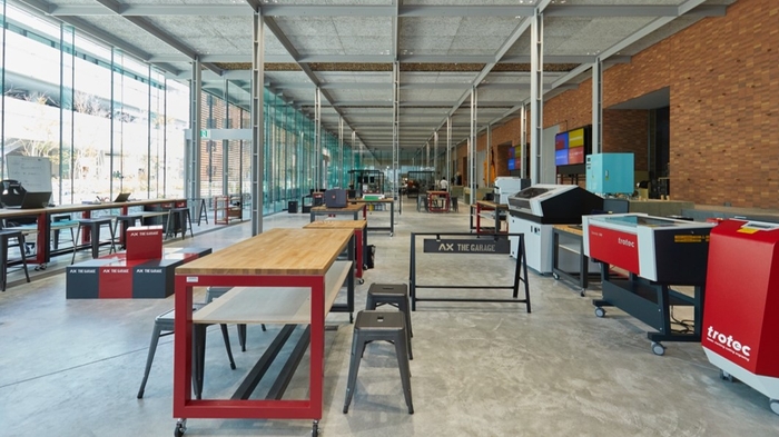 ACADEMIC THEATER Annex THE GARAGE