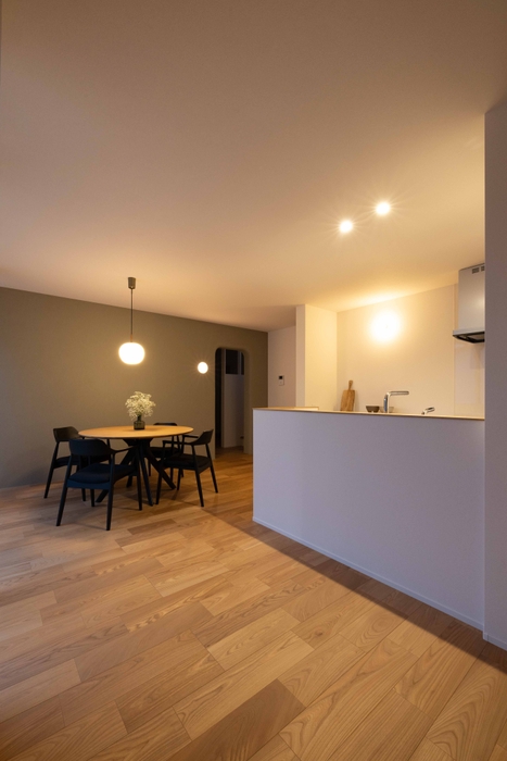 ダイニングキッチン(夜)