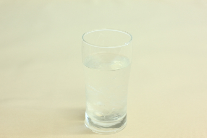 天然水のぷるぷるゼリー飲料こんにゃくセラミド入り