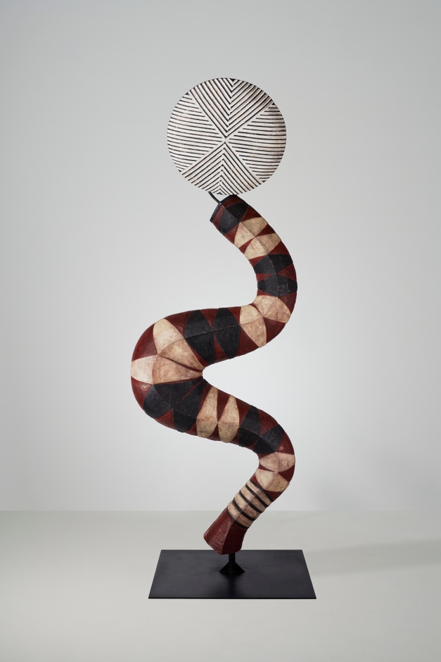 Lunar Eclipse - Amaterasu - 天照大神, 2022, Wood (camphor tree) , iron and acrylic, 320.0×118.0×100.0cm　 （C）IDA Studio Inc.