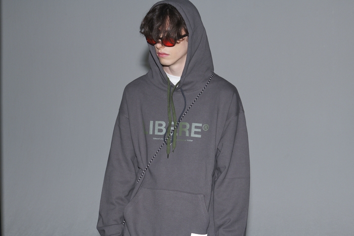 21 LOGO HOODIE / CHARCOAL