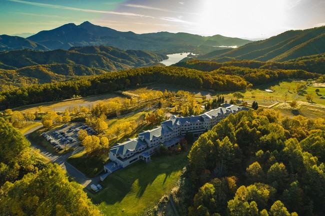 裏磐梯紅葉ロープウェイの眼下に広がる色鮮やかな紅葉が見頃