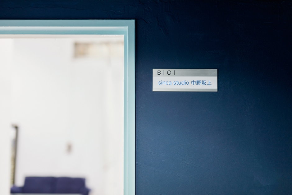 地下にある静かなスタジオ