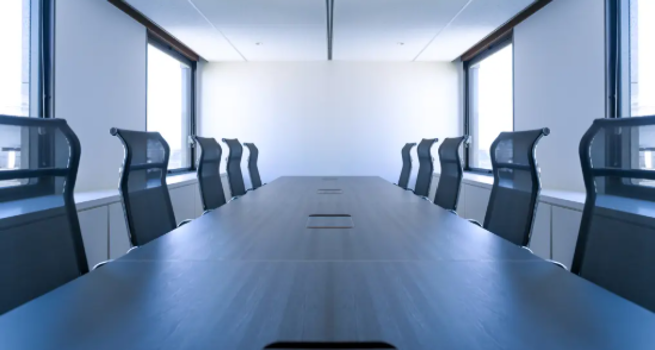 裁判の欠席は判決にどう影響する?不利を避ける方法や正しい手続きを紹介