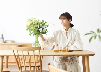 サブスクリプションサービス「ハナノヒ365days」に、 人気フラワーアーティスト監修コースが誕生 「あなたと暮らすお花たち　 前田有紀さんと華やぐお花たち」 〜花と過ごす暮らしがもっと楽しく豊かに。 4月1日（木）申込受付開始〜 