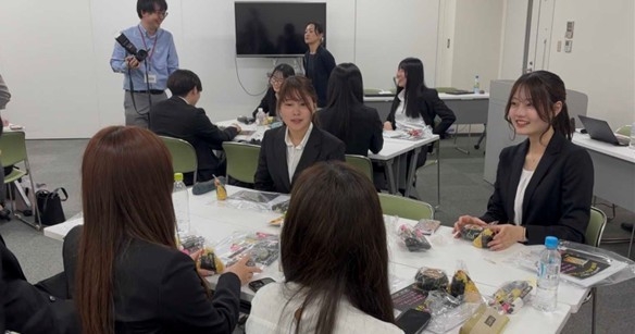 採用レシピの試食会の様子