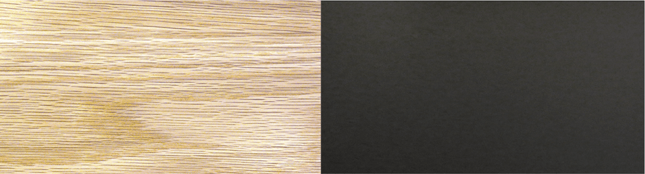 高級なホワイトオーク無垢材とメラミン化粧板仕上げ