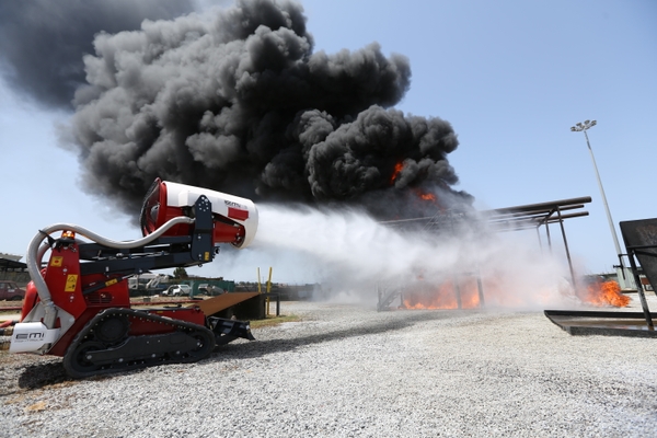 走行しながらの放水も可能なタービン式消火装置「AIRCORE(エアコア)」